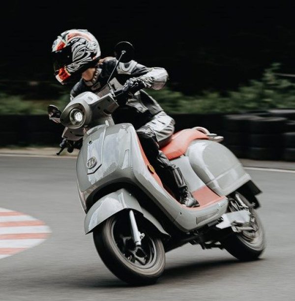 Kumpan 54i:gnite auf der Rennstrecke